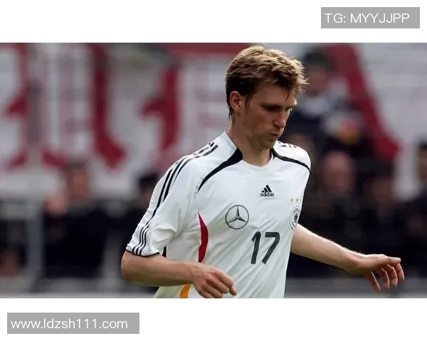 德国足球传奇克洛泽的辉煌职业生涯与成就回顾