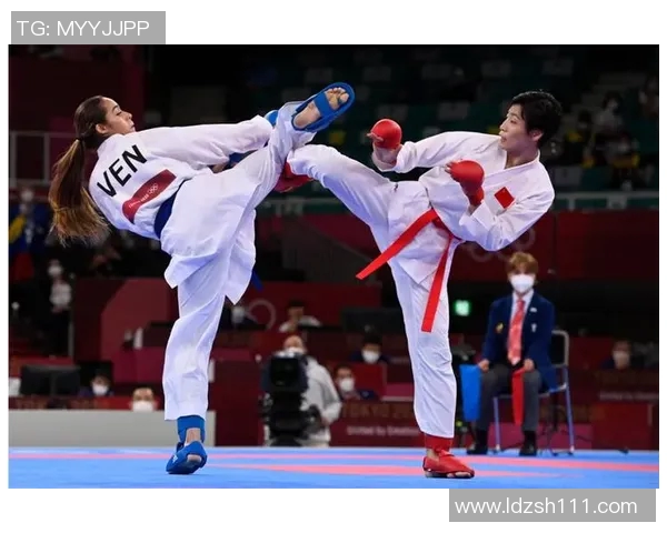 空手道与足球的完美结合揭秘空手道足球明星的训练与成就